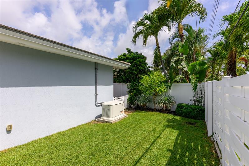 Image 40 of 41 For 4040 17 Ave  