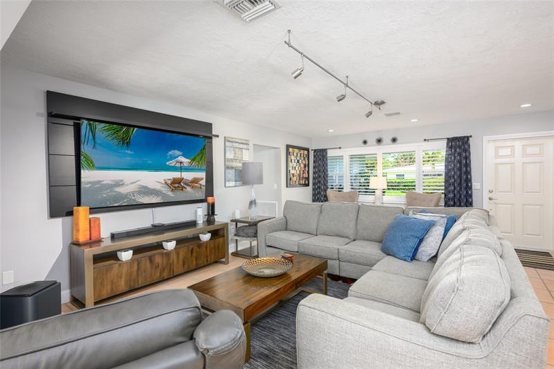 Image 9 of 41 For 4040 17 Ave  