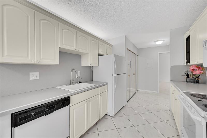 Image 21 of 55 For 4861 22nd St  4175
