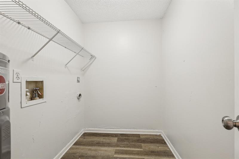 Image 17 of 34 For 3789 Mil Pond Ct