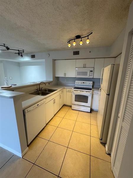 Image 21 of 28 For 4808 State Road 7  204