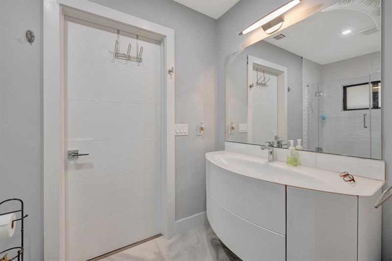 Image 30 of 42 For 422 27th St  