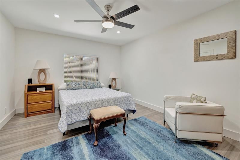 Image 33 of 42 For 422 27th St  