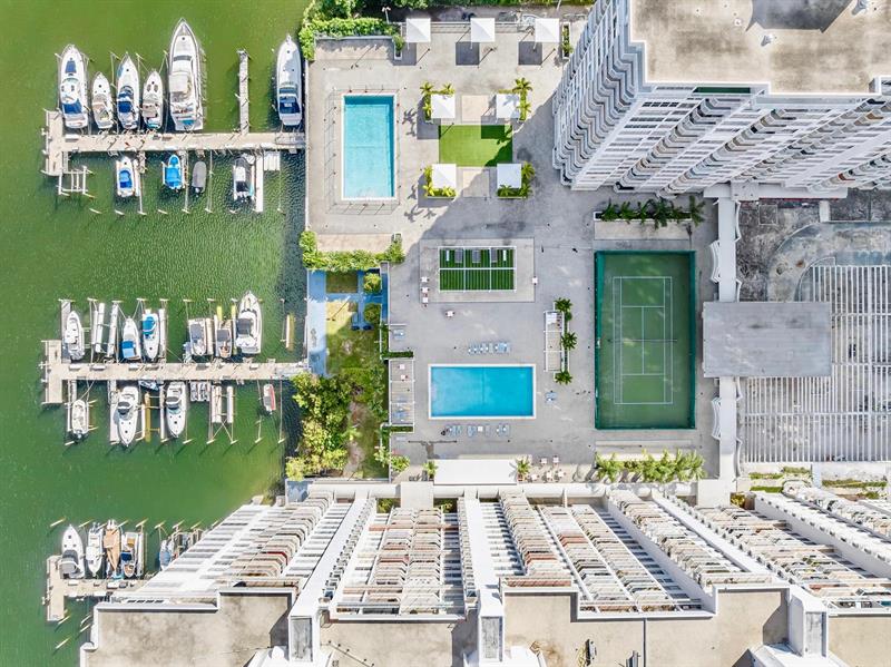 Image 21 of 35 For 18031 Biscayne Blvd  1104