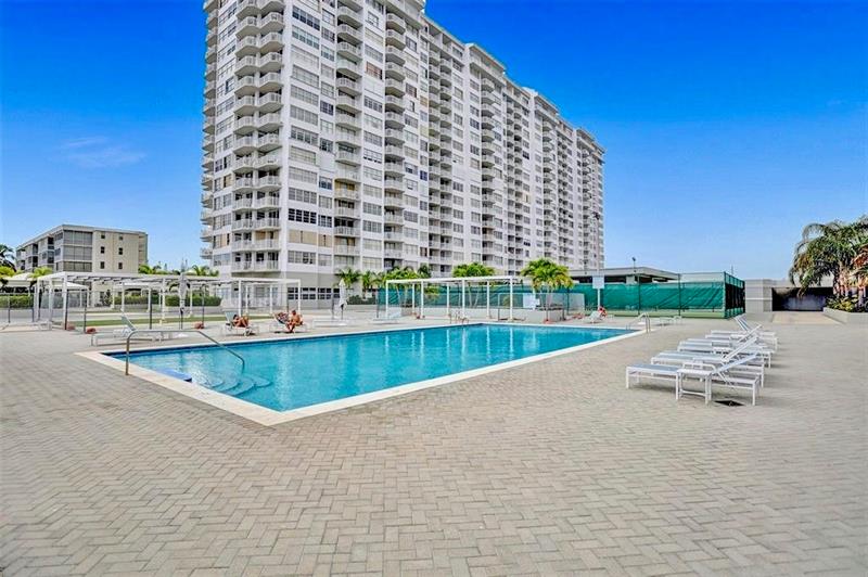 Image 22 of 35 For 18031 Biscayne Blvd  1104