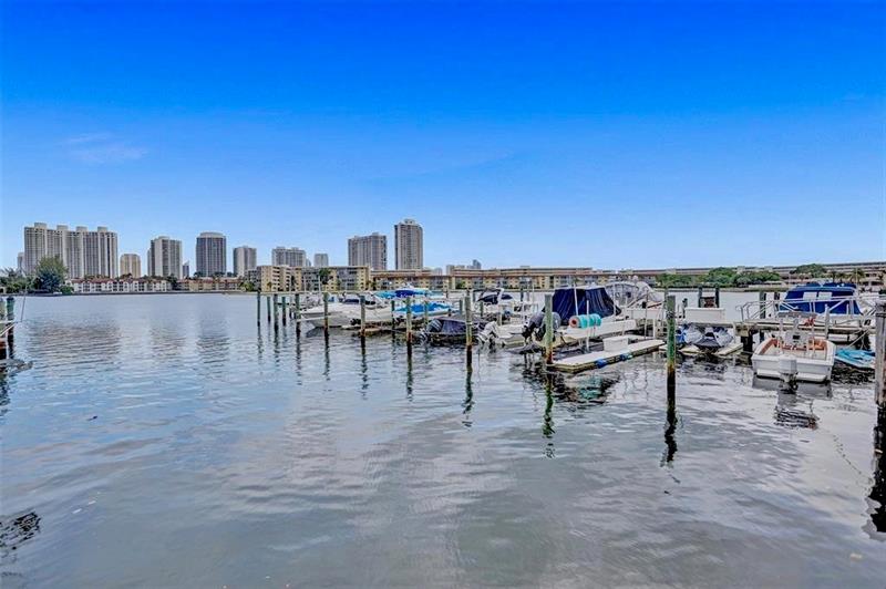 Image 23 of 35 For 18031 Biscayne Blvd  1104