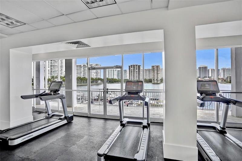 Image 26 of 35 For 18031 Biscayne Blvd  1104