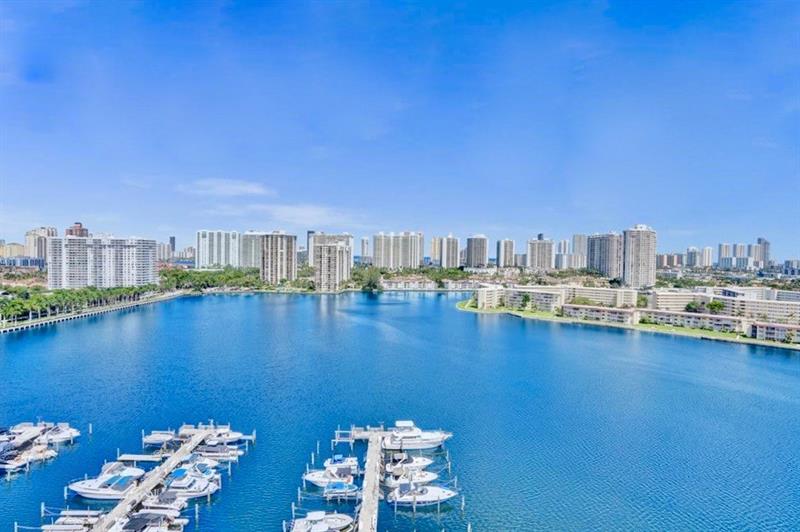 Image 3 of 35 For 18031 Biscayne Blvd  1104