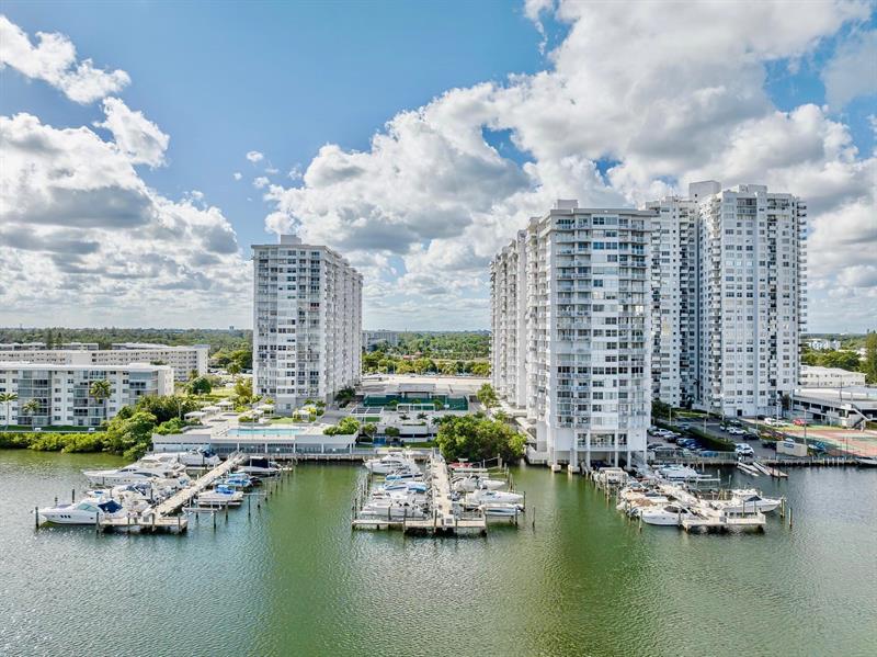 Image 31 of 35 For 18031 Biscayne Blvd  1104