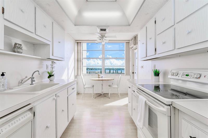 Image 5 of 35 For 18031 Biscayne Blvd  1104