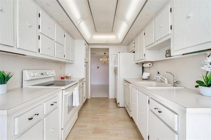 Image 6 of 35 For 18031 Biscayne Blvd  1104