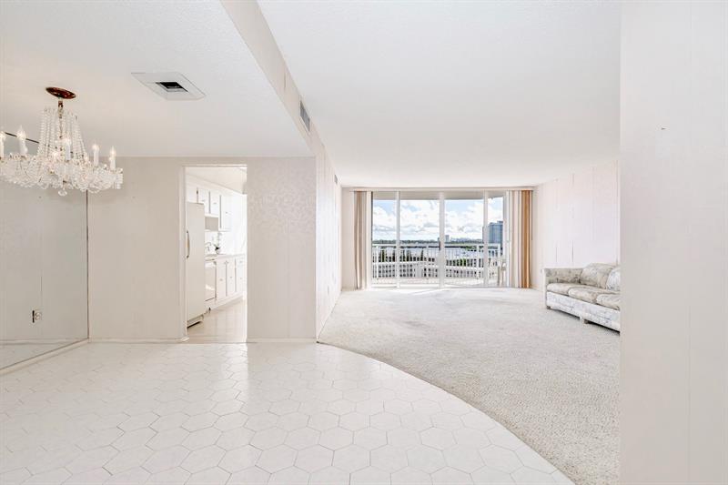 Image 8 of 35 For 18031 Biscayne Blvd  1104