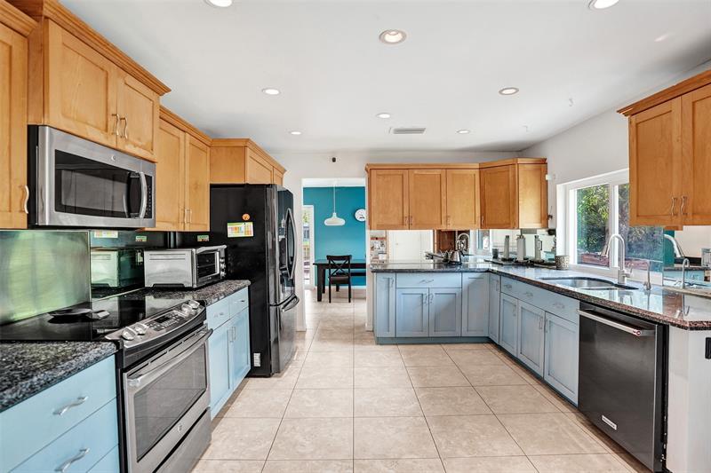 Image 13 of 38 For 2945 Begonia Way