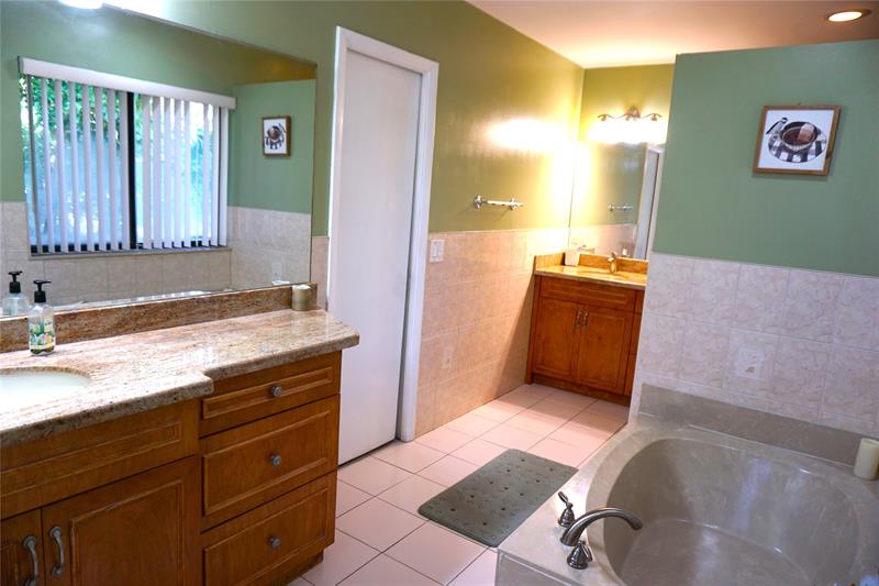 Image 26 of 50 For 9124 50th Ct
