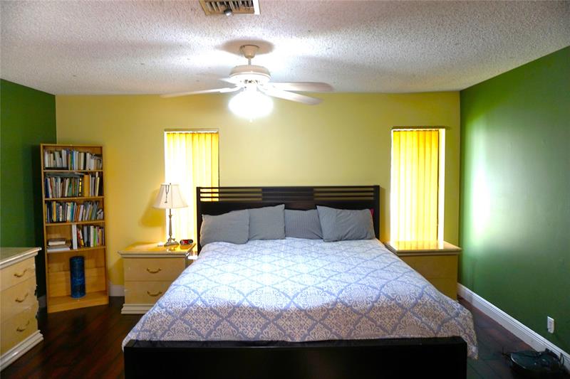 Image 27 of 50 For 9124 50th Ct
