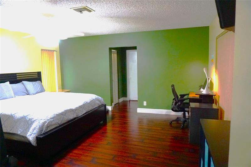 Image 30 of 50 For 9124 50th Ct