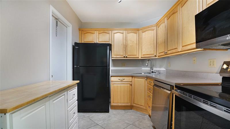 Image 10 of 35 For 3111 Oakland Shores Dr  F210