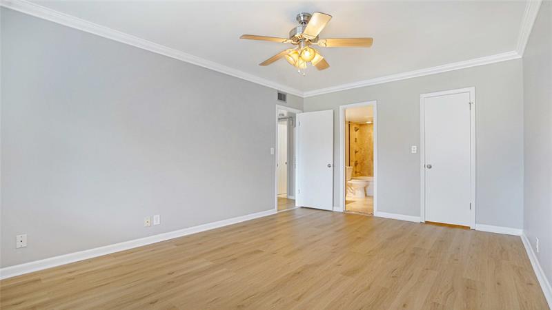 Image 21 of 35 For 3111 Oakland Shores Dr  F210