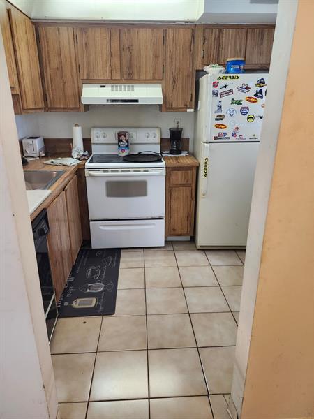 Image 12 of 39 For 2705 Oakland Forest Dr  102