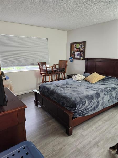Image 15 of 39 For 2705 Oakland Forest Dr  102