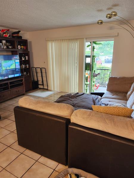 Image 6 of 39 For 2705 Oakland Forest Dr  102