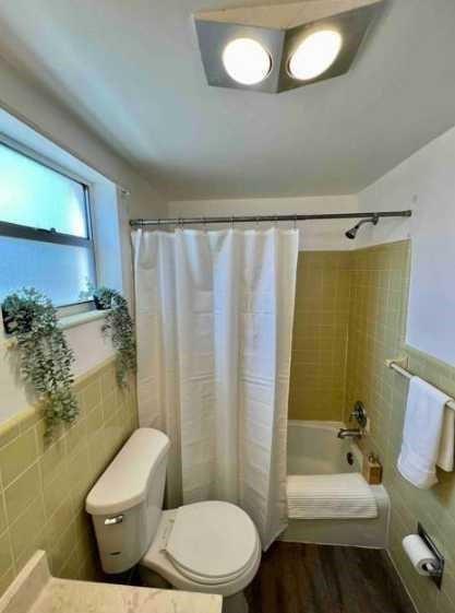 Image 9 of 18 For 4652 Poinciana St  2