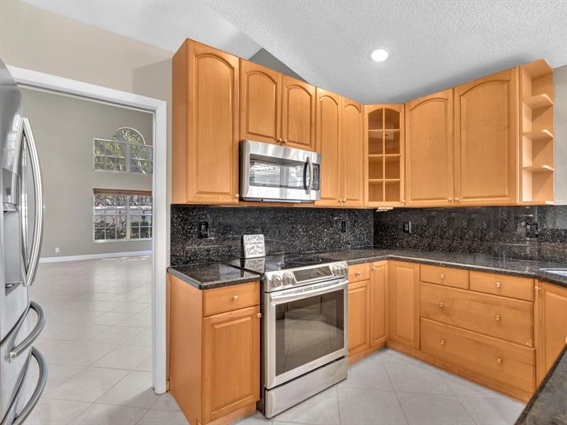 Image 11 of 57 For 9240 Oak Grove Cir