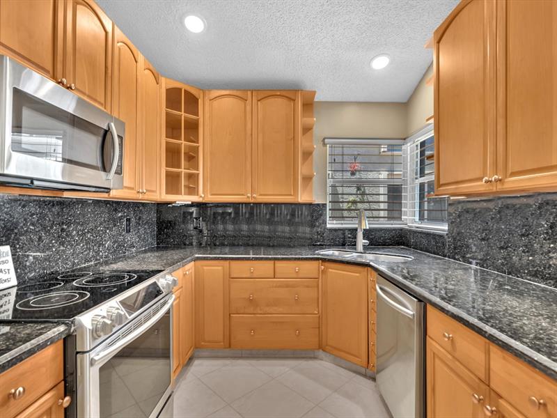 Image 12 of 57 For 9240 Oak Grove Cir