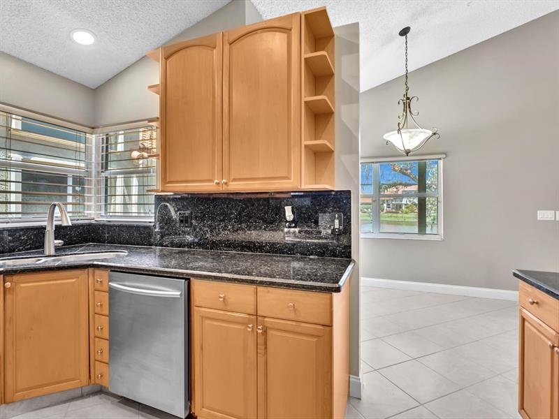 Image 14 of 57 For 9240 Oak Grove Cir