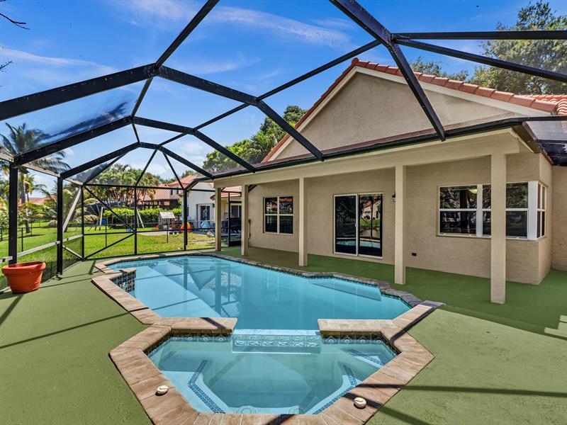 Image 20 of 57 For 9240 Oak Grove Cir
