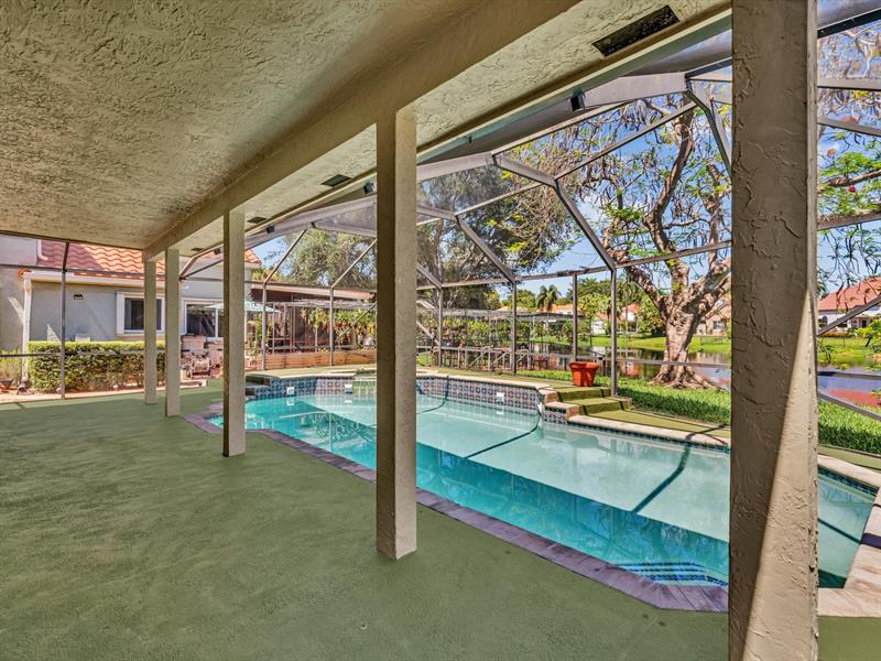 Image 21 of 57 For 9240 Oak Grove Cir