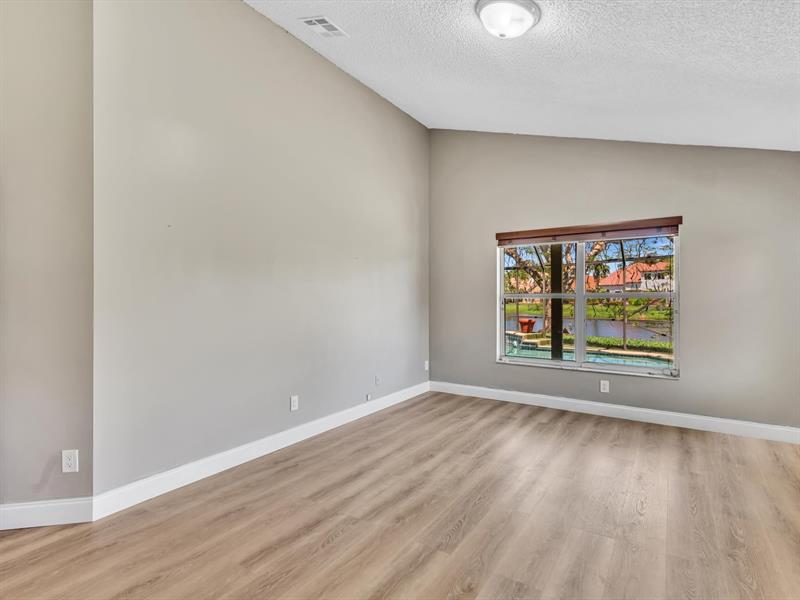 Image 25 of 57 For 9240 Oak Grove Cir