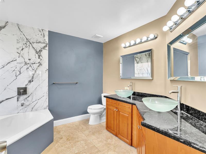 Image 26 of 57 For 9240 Oak Grove Cir
