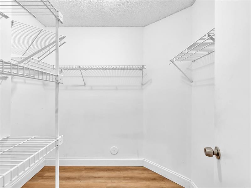 Image 28 of 57 For 9240 Oak Grove Cir