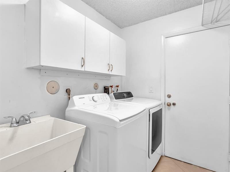 Image 29 of 57 For 9240 Oak Grove Cir