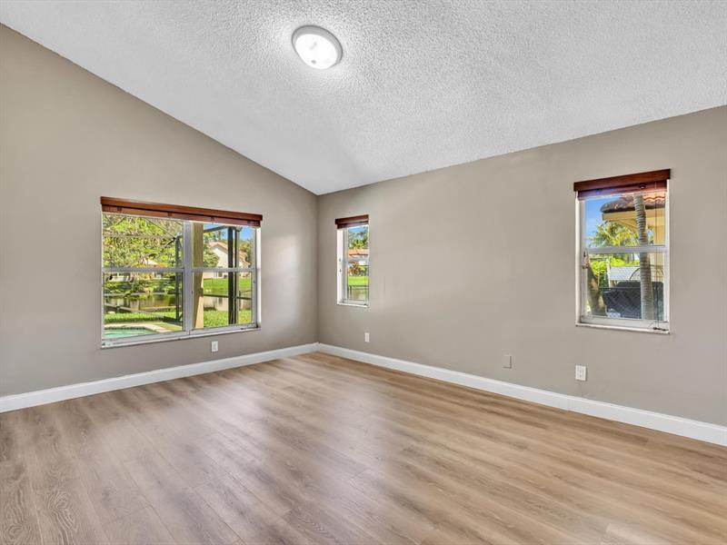 Image 31 of 57 For 9240 Oak Grove Cir