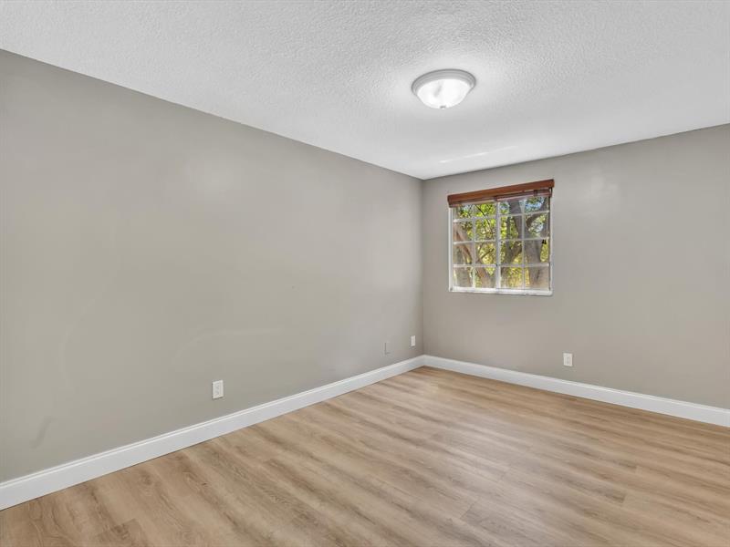 Image 37 of 57 For 9240 Oak Grove Cir