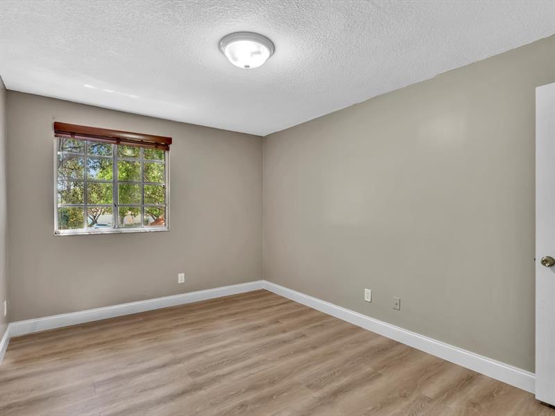 Image 38 of 57 For 9240 Oak Grove Cir