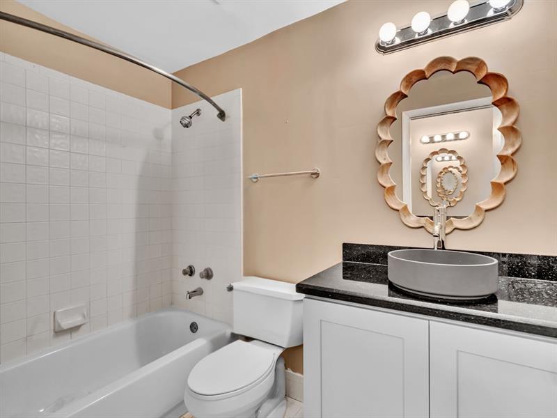 Image 39 of 57 For 9240 Oak Grove Cir