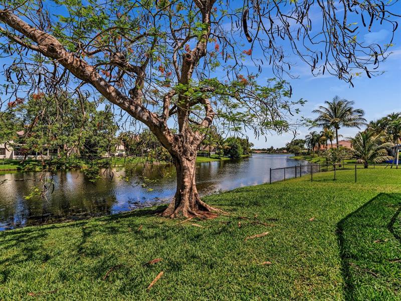 Image 41 of 57 For 9240 Oak Grove Cir