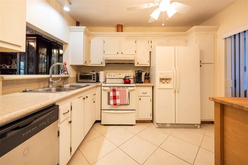 Image 15 of 38 For 6429 Pinehurst Cir W.  C24