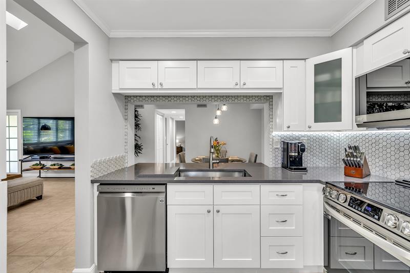 Image 3 of 23 For 4600 Mcnab Rd  C2