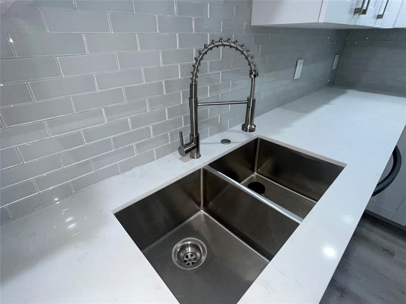 Image 14 of 32 For 6407 Bay Club Drive  3