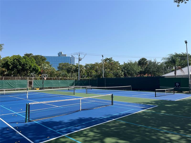 Image 19 of 32 For 6407 Bay Club Drive  3