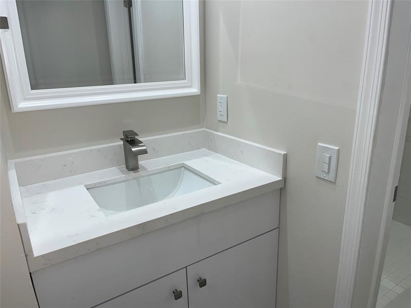 Image 27 of 32 For 6407 Bay Club Drive  3