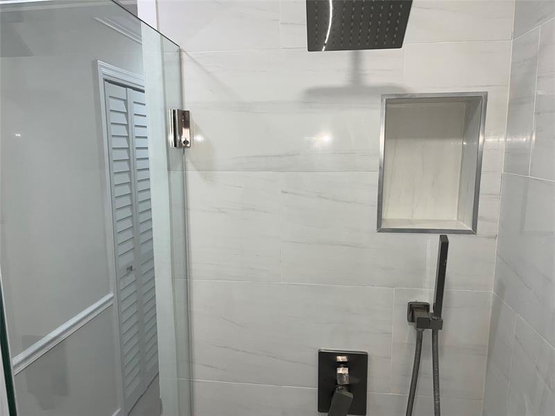 Image 29 of 32 For 6407 Bay Club Drive  3