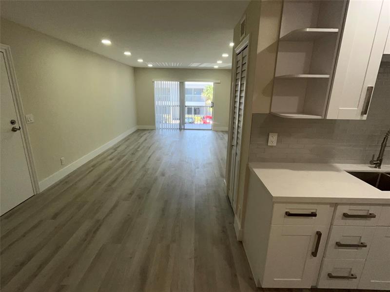 Image 7 of 32 For 6407 Bay Club Drive  3