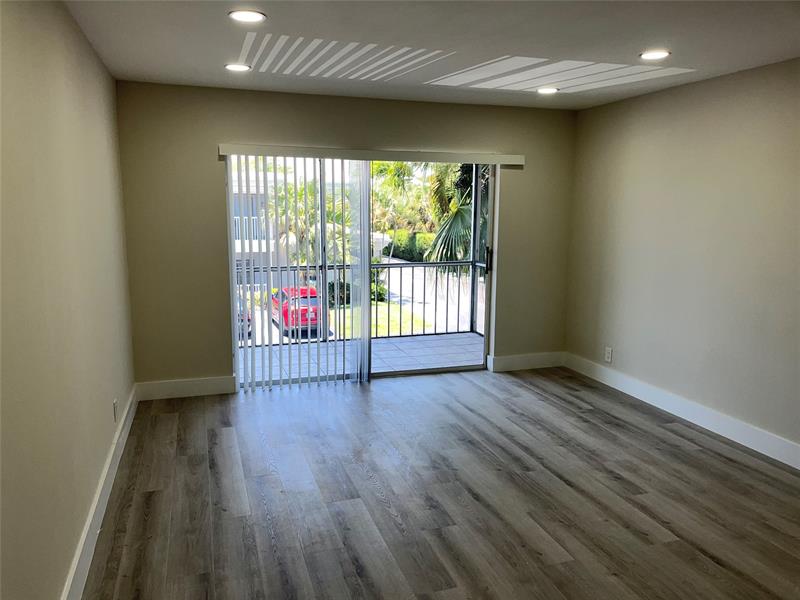 Image 8 of 32 For 6407 Bay Club Drive  3