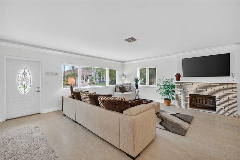 Image 11 of 62 For 283 Imperial Ln