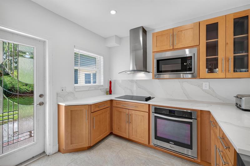 Image 14 of 62 For 283 Imperial Ln